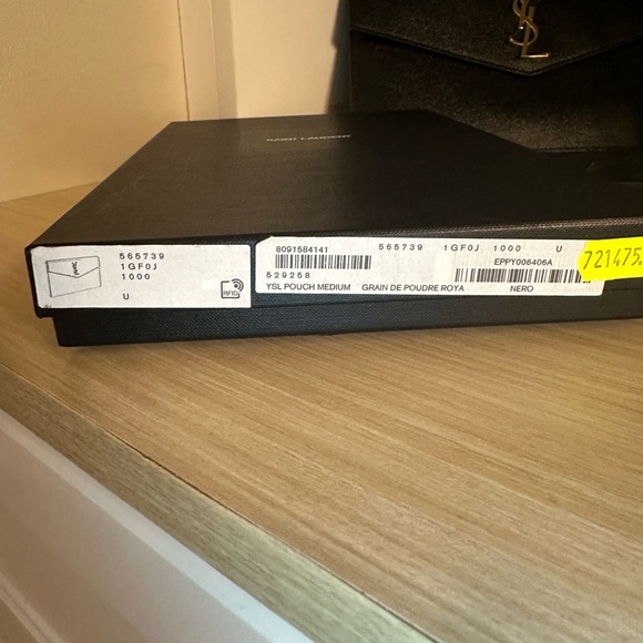 YSL UPTOWN POUCH IN GRAIN DE POUDRE LEATHER BLACK - Picture 3 of 4